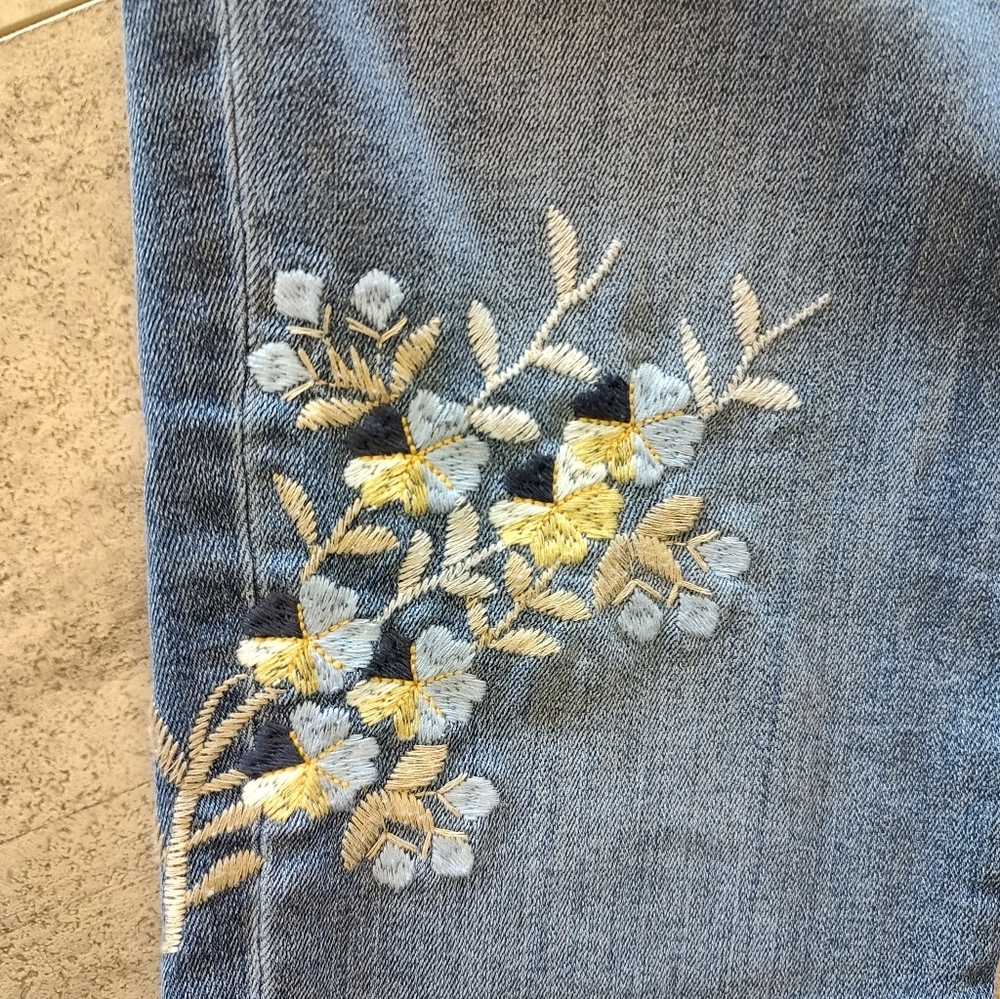 J. Jill Women's Embroidered Weekender Straight Leg Medium Wash Denim Jeans 12 - Picture 13 of 14